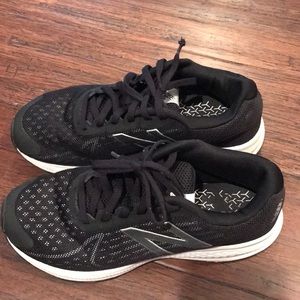 New balance tennis shoes